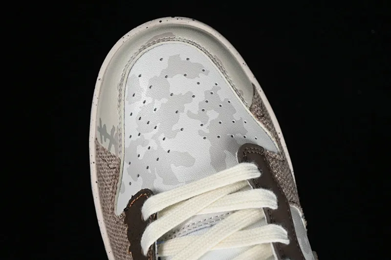 All Categories Nk SB Dunk Series Nk SB Dunk Low Low-top sneakers Nk SB Dunk Low Panda Prank Pioneer Knight-Survival Beige Brown SB strap low-top casual sneakers DD1391-400